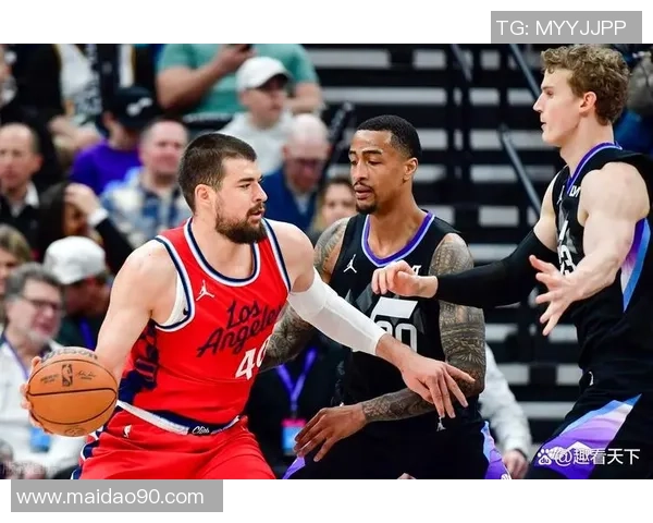 洛杉矶快船迎强敌鏖战四节鏖战激烈全队合力力求主场连胜
